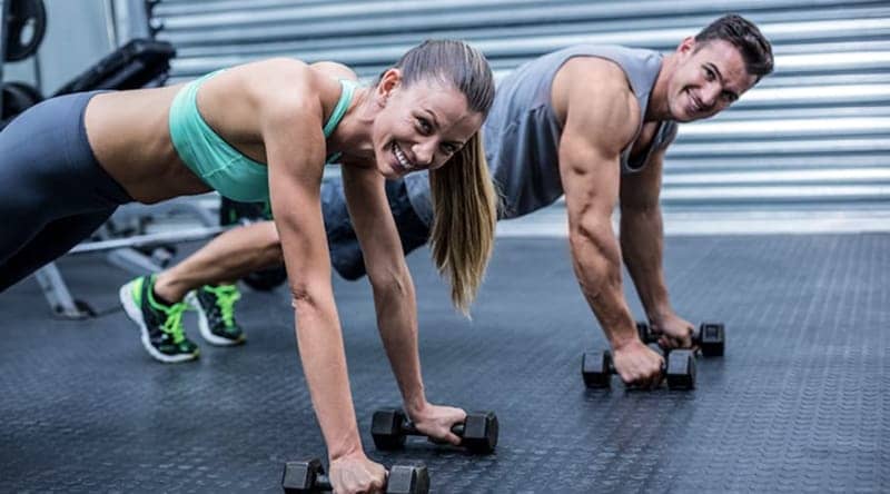 uomo donna rimettono in forma